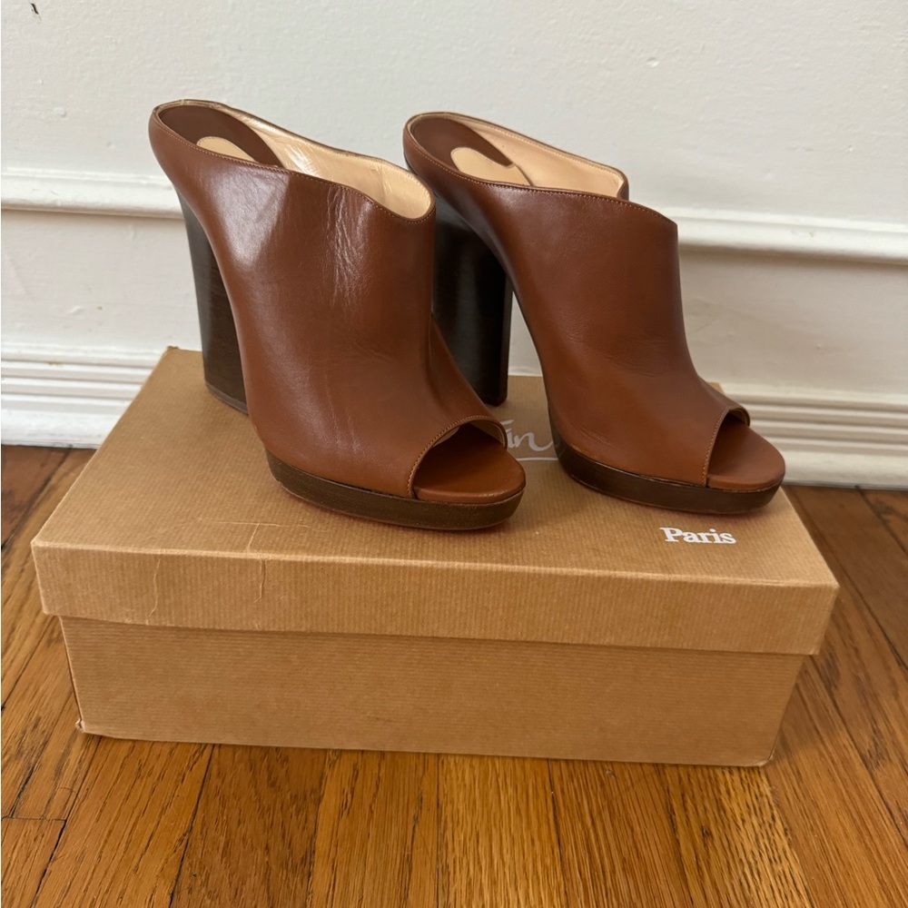 Christian Louboutin Roche Mule size 41 (very rare)
Never worn